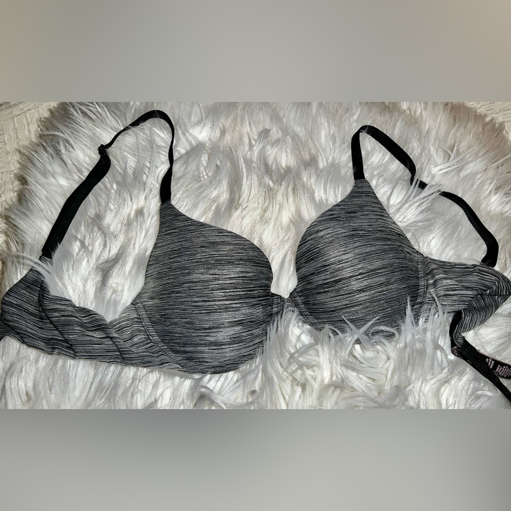 Casual wear bra by Victoria Secret size 34B